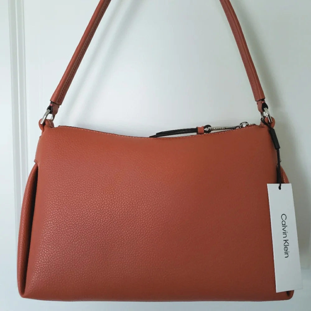 CALVIN KLEIN Lee Medium Dusty Rose Vegan Pebbled Leather Shoulder Bag--NWT